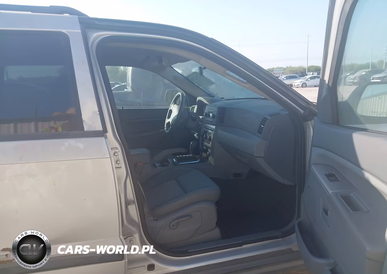 2007 Jeep Grand Cherokee Laredo VIN:1J8GR48K57C688404 - 5