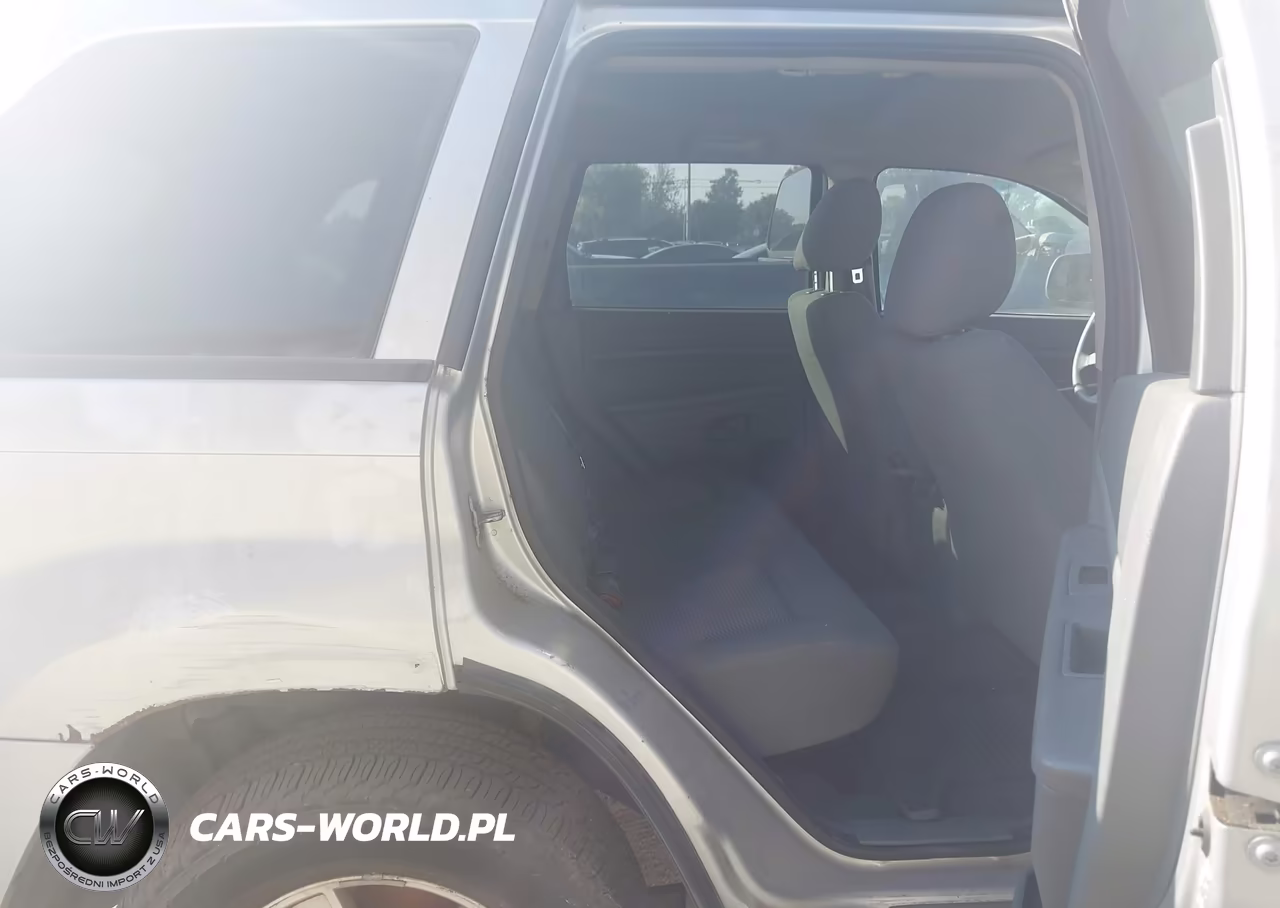 2007 Jeep Grand Cherokee Laredo VIN:1J8GR48K57C688404 - 8