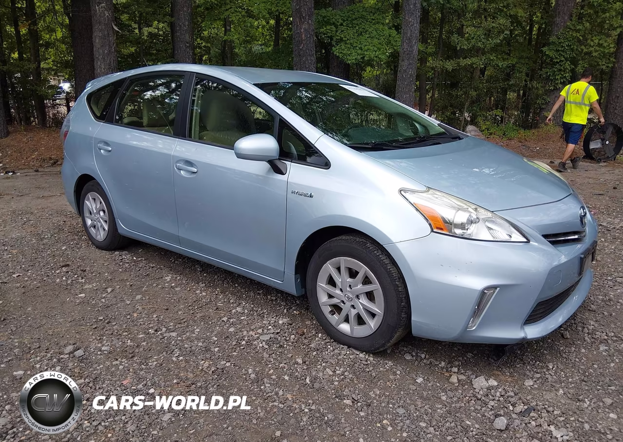 2013 Toyota Prius V Three – zdjęcie 1 z 16