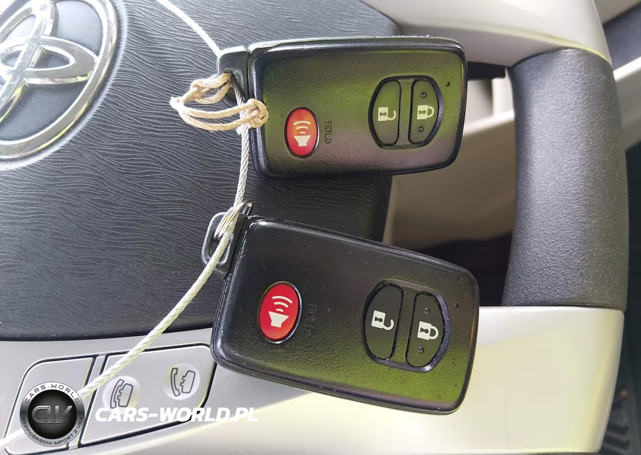 2013 Toyota Prius V Three VIN:JTDZN3EU2D3200596 - 11