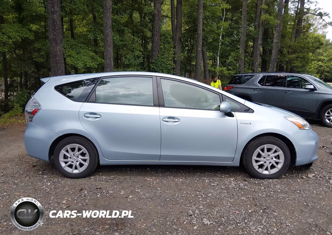 2013 Toyota Prius V Three VIN:JTDZN3EU2D3200596 - 13