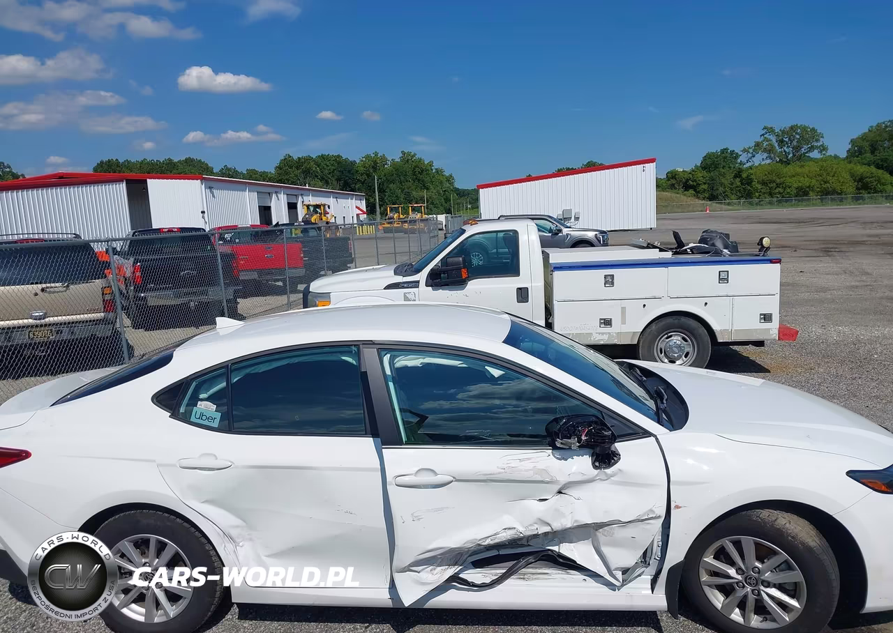 2025 Toyota Camry Le VIN:4T1DAACK4SU126046 - 13