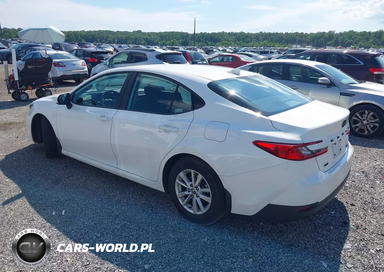 2025 Toyota Camry Le VIN:4T1DAACK4SU126046 - 3
