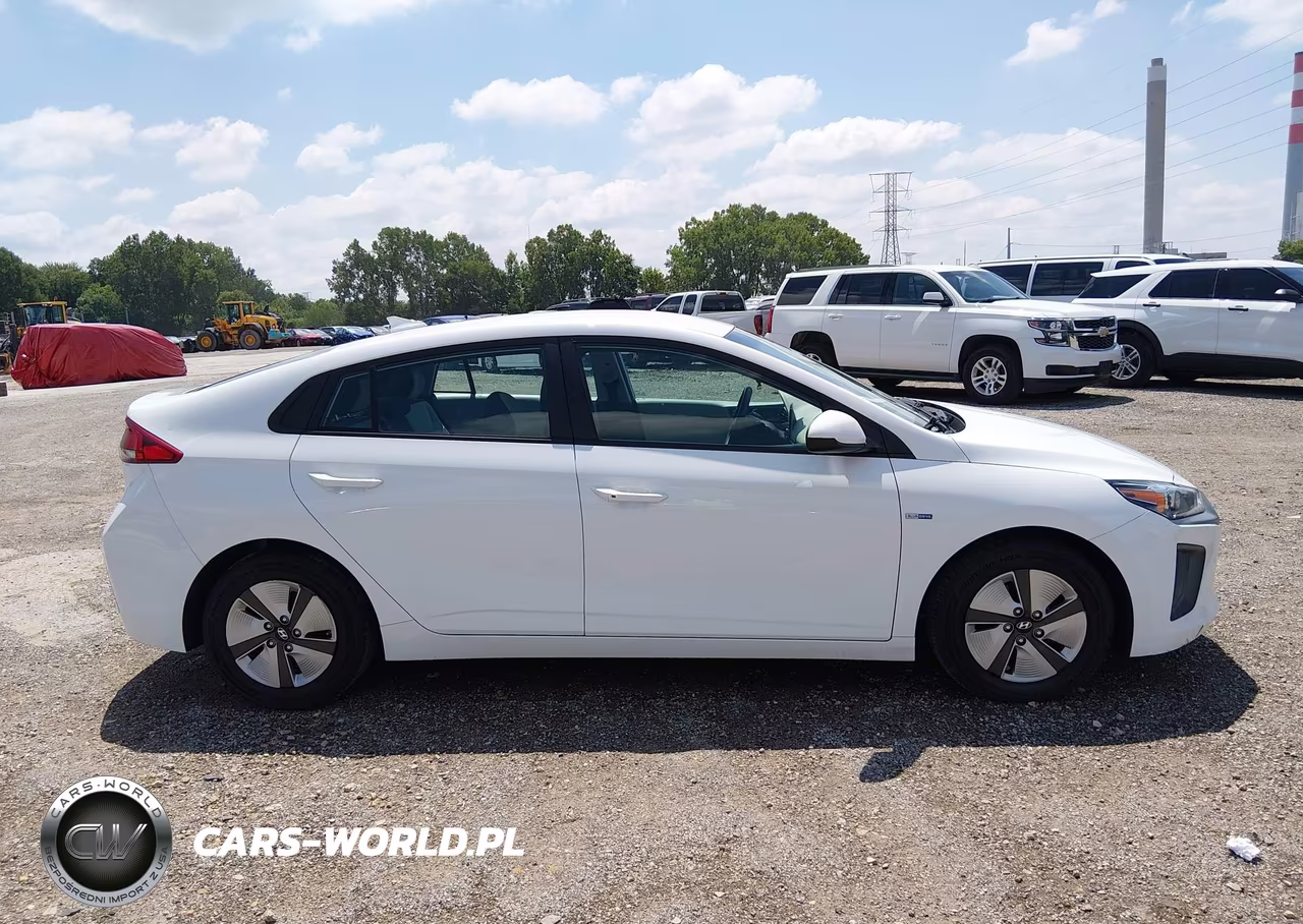 2020 Hyundai Ioniq Hybrid Blue VIN:KMHC65LC3LU231367 - 13