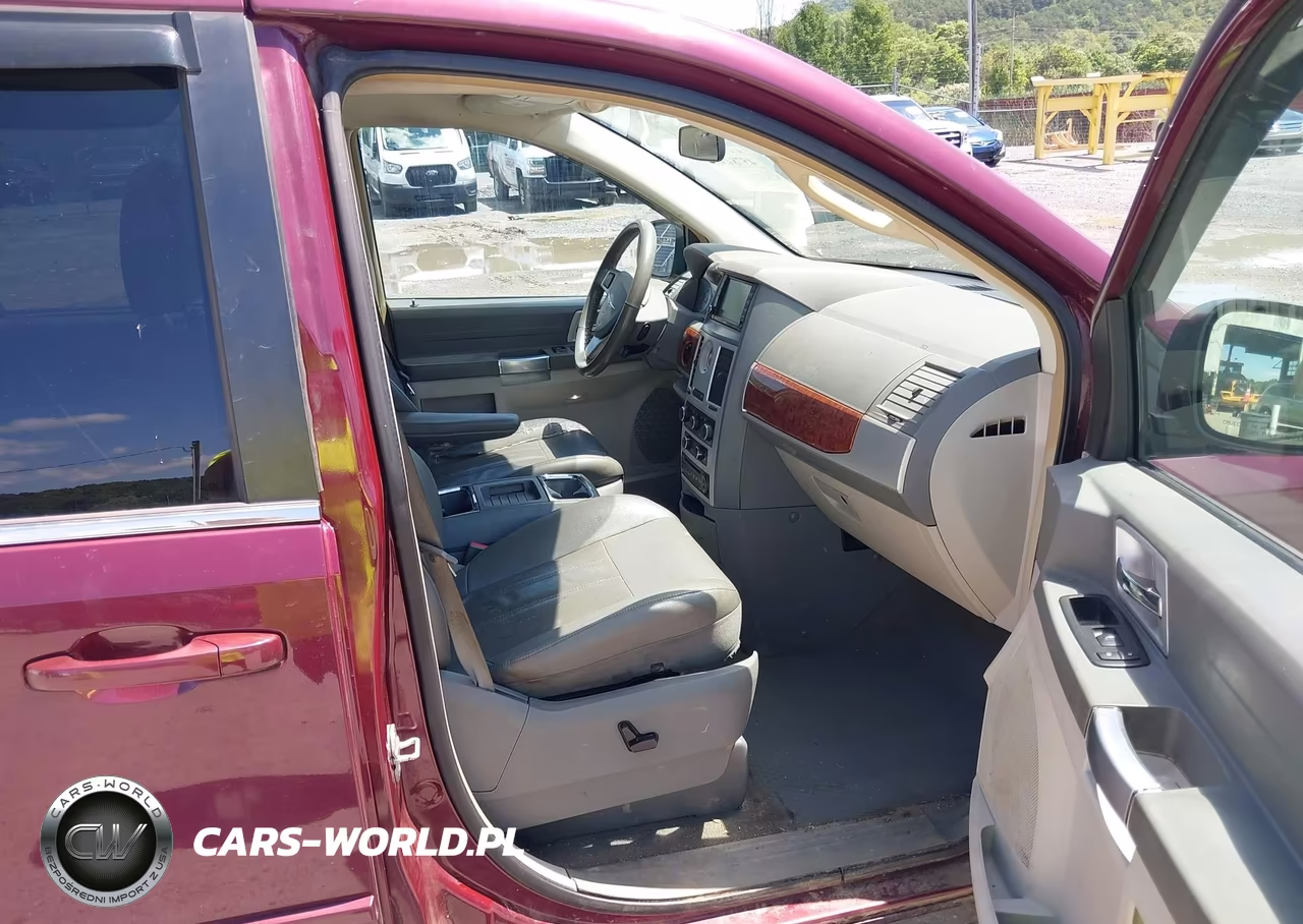 2008 Chrysler Town & Country Touring VIN:2A8HR54P38R833766 - 5