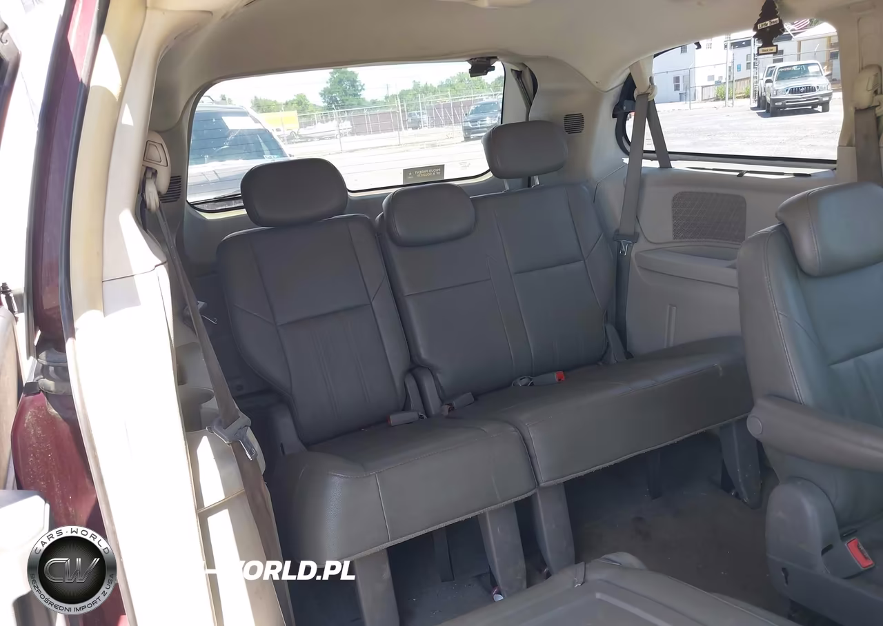 2008 Chrysler Town & Country Touring VIN:2A8HR54P38R833766 - 8