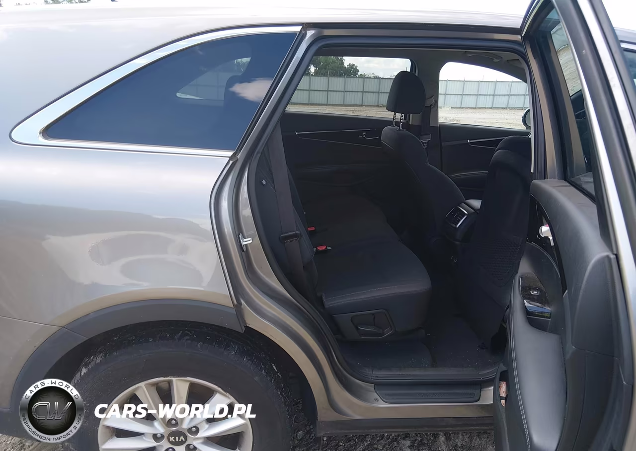 2019 Kia Sorento 3.3L Lx VIN:5XYPG4A55KG537570 - 8