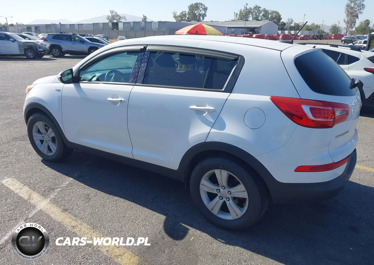 2013 Kia Sportage Lx VIN:KNDPBCA22D7449557 - 3