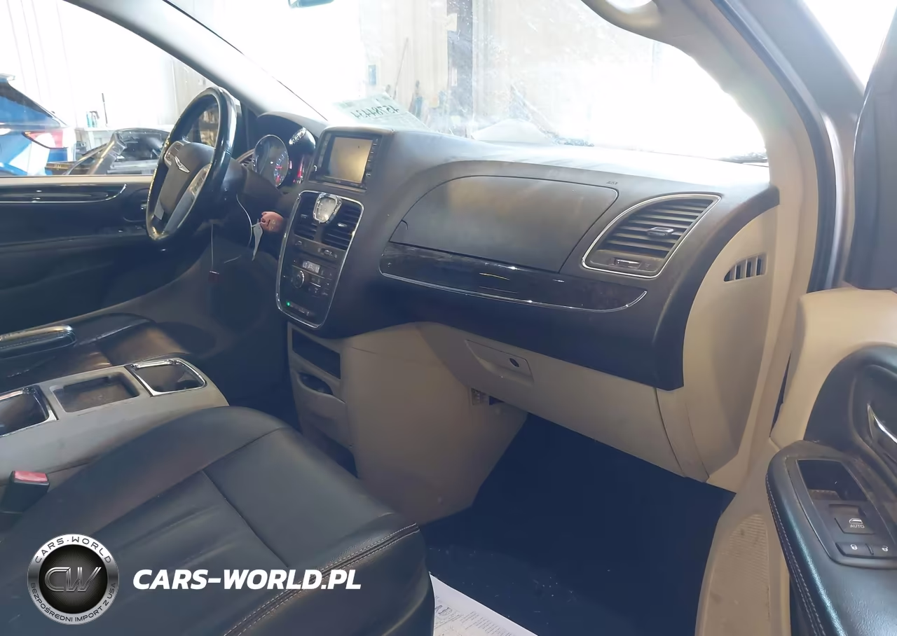 2015 Chrysler Town & Country Touring VIN:2C4RC1BGXFR562890 - 5