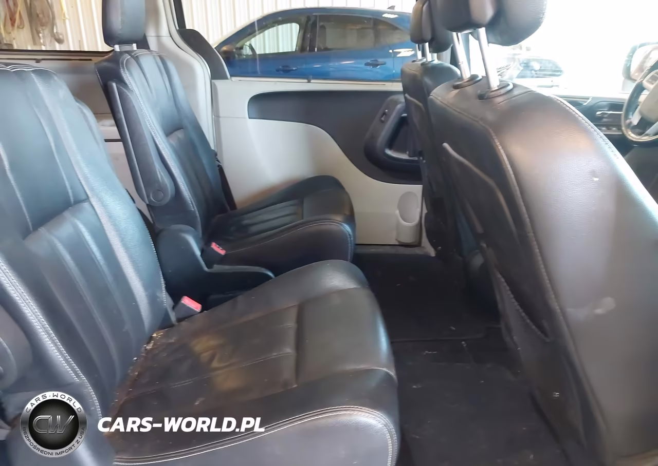 2015 Chrysler Town & Country Touring VIN:2C4RC1BGXFR562890 - 8