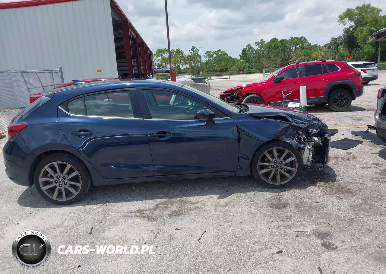 2018 Mazda Mazda3 Grand Touring VIN:3MZBN1M31JM259192 - 13