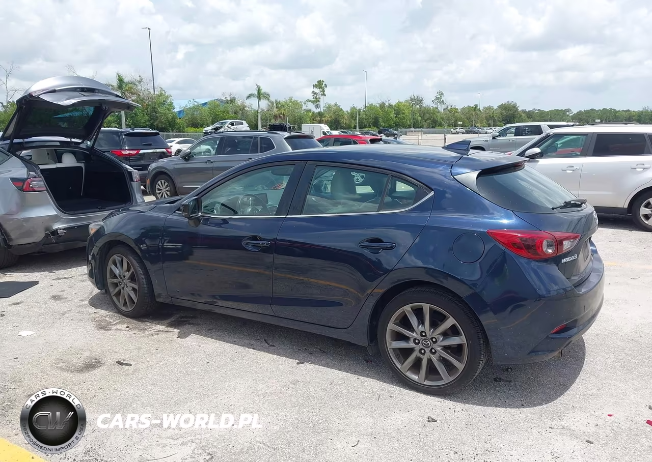 2018 Mazda Mazda3 Grand Touring VIN:3MZBN1M31JM259192 - 3