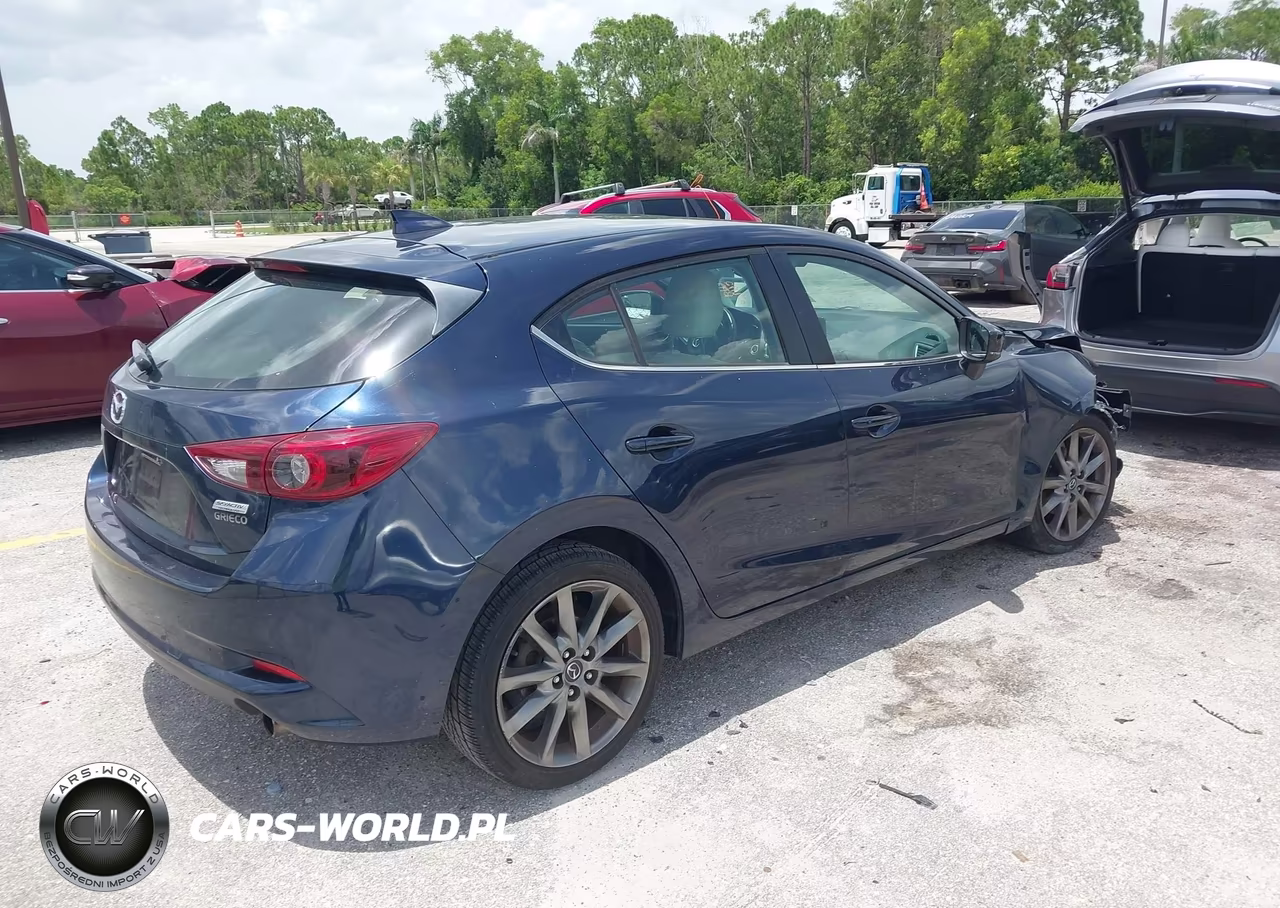 2018 Mazda Mazda3 Grand Touring VIN:3MZBN1M31JM259192 - 4