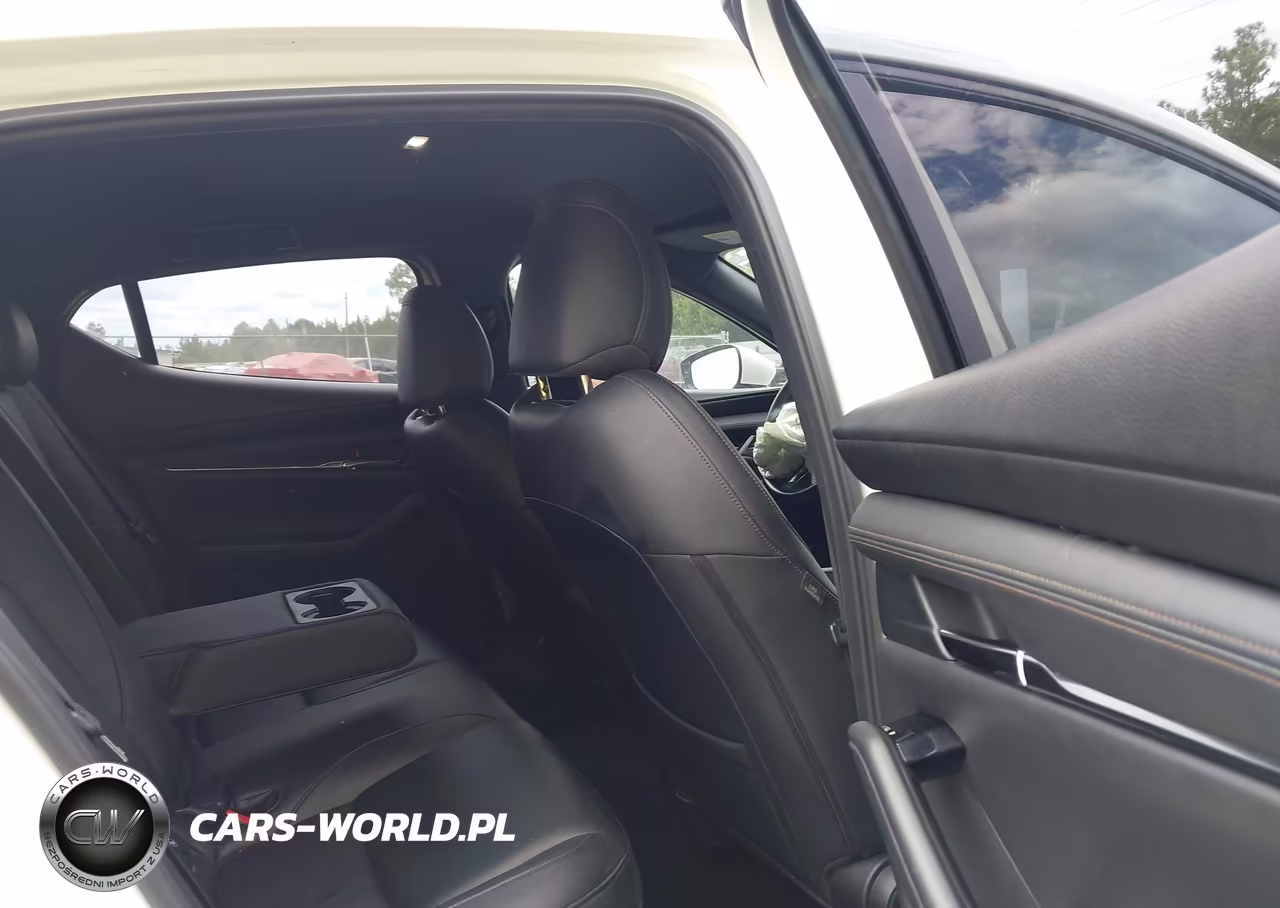 2019 Mazda Mazda3 Preferred Package VIN:JM1BPBMMXK1127218 - 8