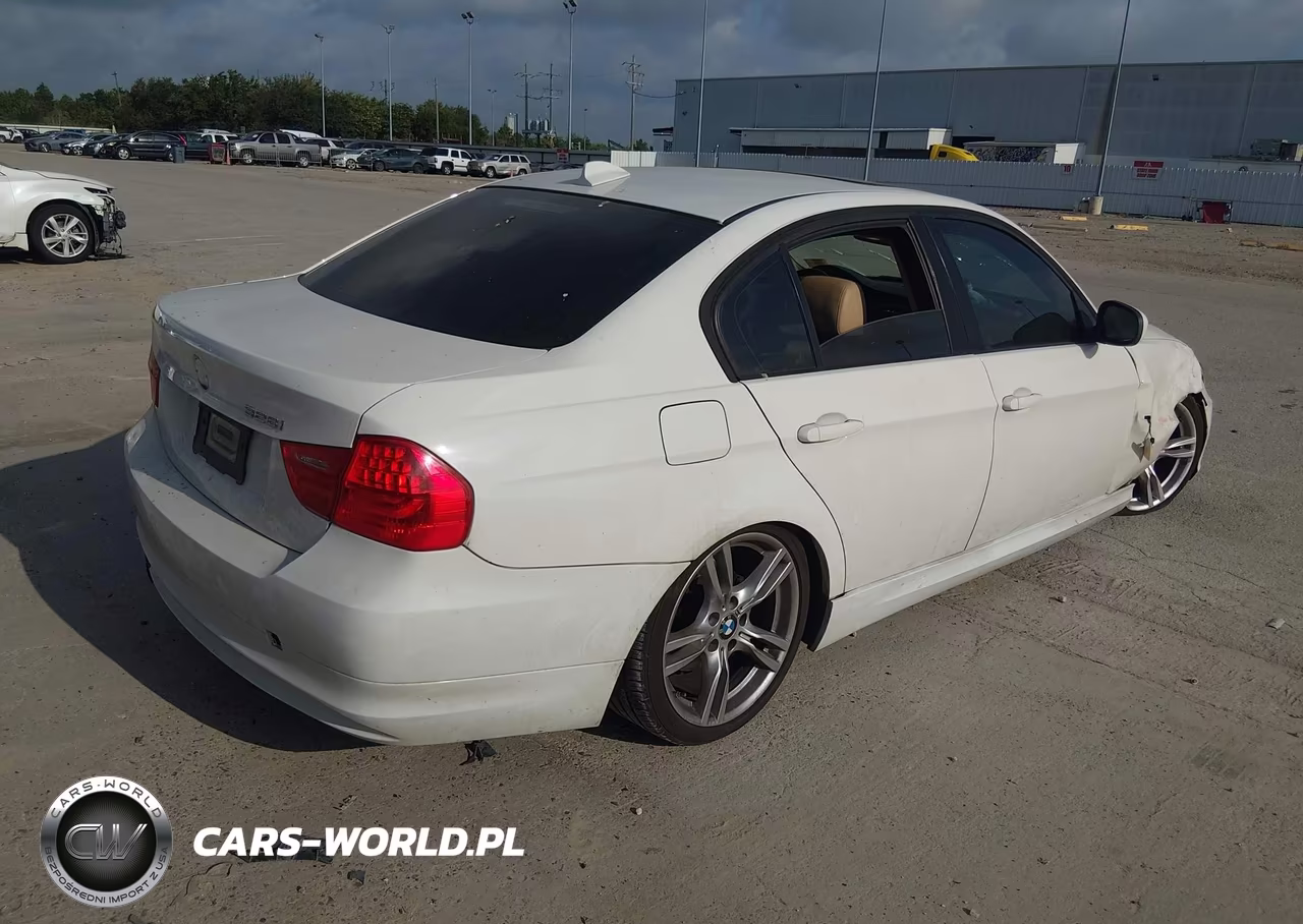 2011 BMW 328I VIN:WBAPH7G57BNN04209 - 4