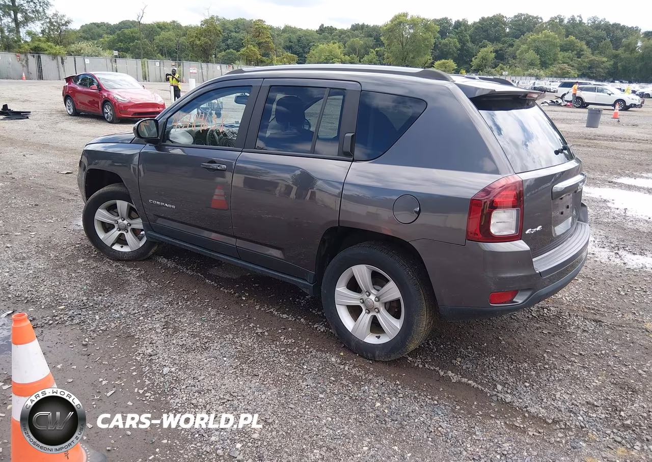 2016 Jeep Compass Latitude VIN:1C4NJDEB1GD785667 - 3
