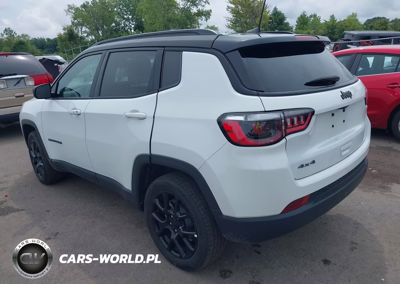 2024 Jeep Compass Latitude 4X4 VIN:3C4NJDBN2RT167818 - 3