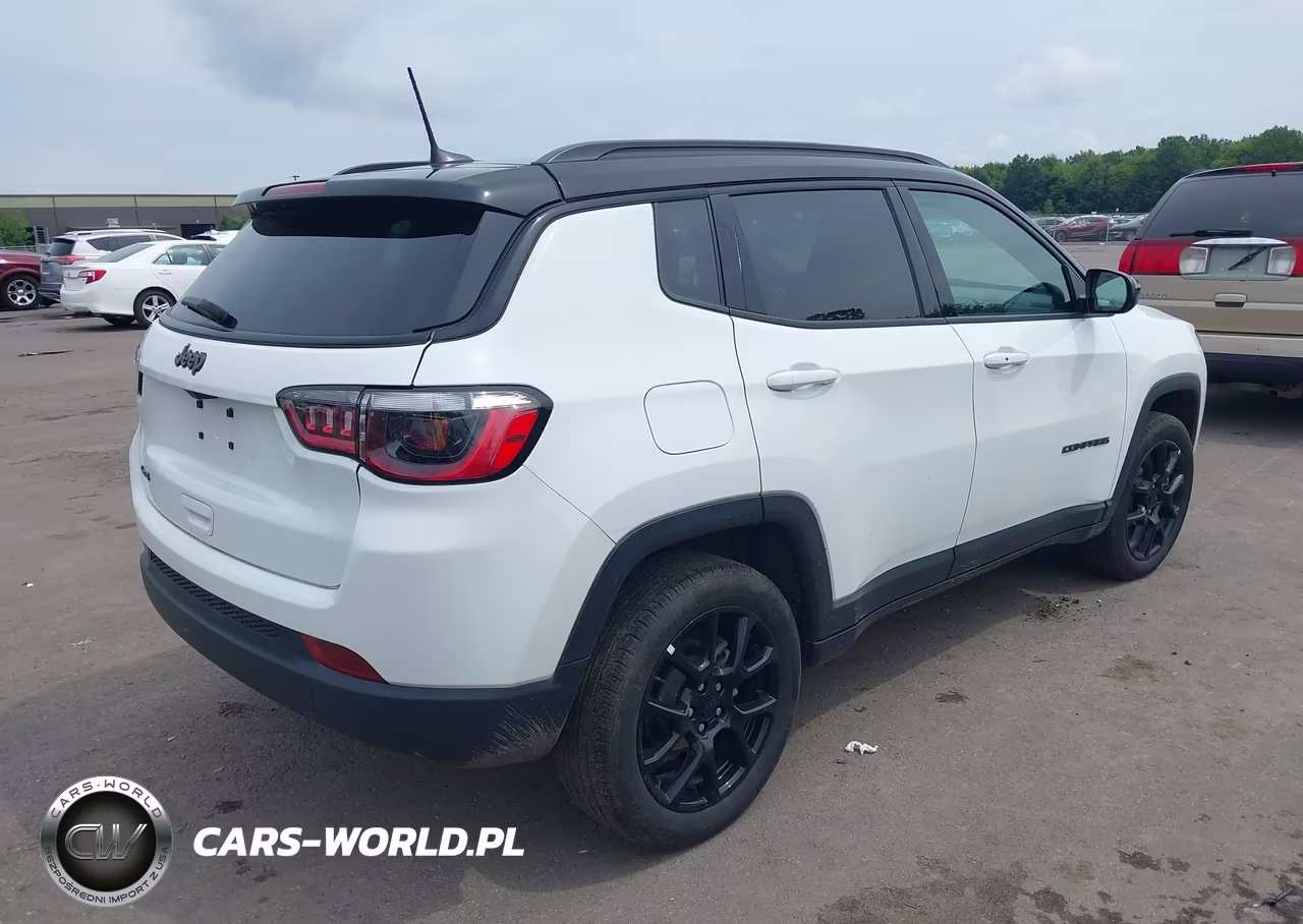 2024 Jeep Compass Latitude 4X4 VIN:3C4NJDBN2RT167818 - 4