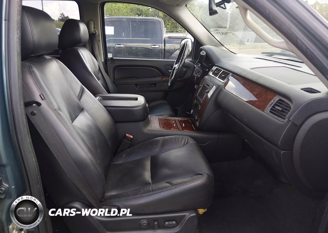 2010 Chevrolet Tahoe Ltz VIN:1GNUKCE02AR114334 - 5