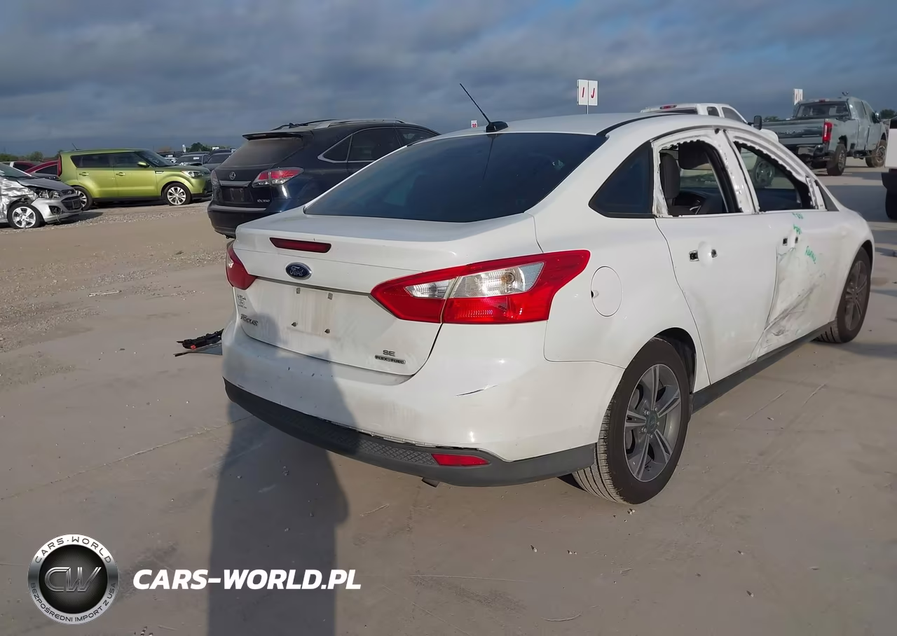 2014 Ford Focus Se VIN:1FADP3F23EL196096 - 4