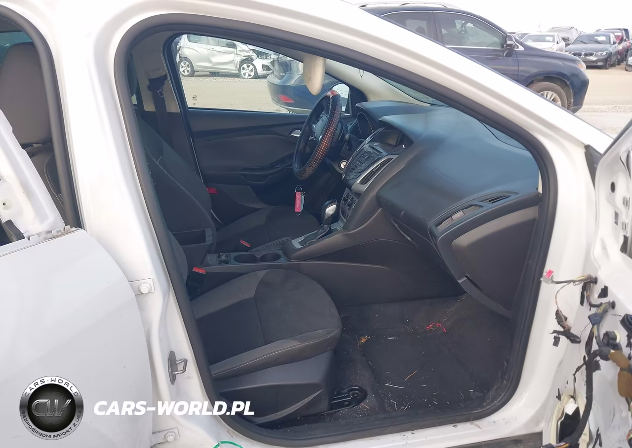 2014 Ford Focus Se VIN:1FADP3F23EL196096 - 5