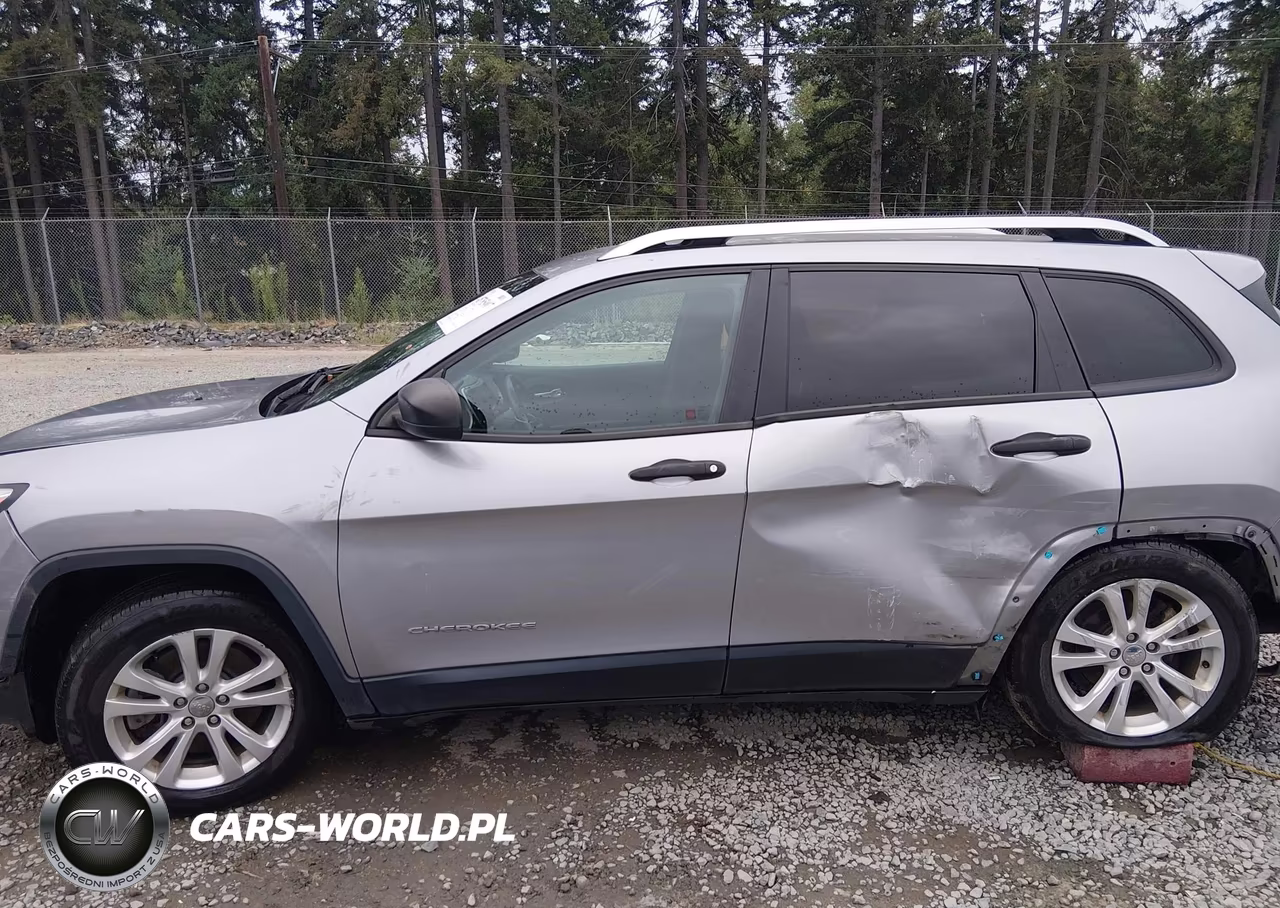 2015 Jeep Cherokee Sport VIN:1C4PJLAB0FW689217 - 14