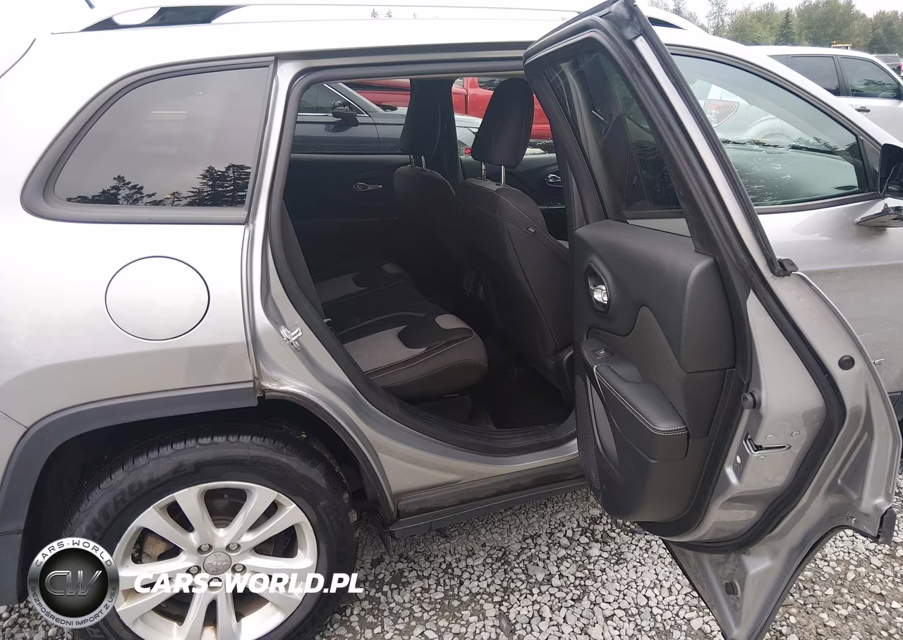 2015 Jeep Cherokee Sport VIN:1C4PJLAB0FW689217 - 8