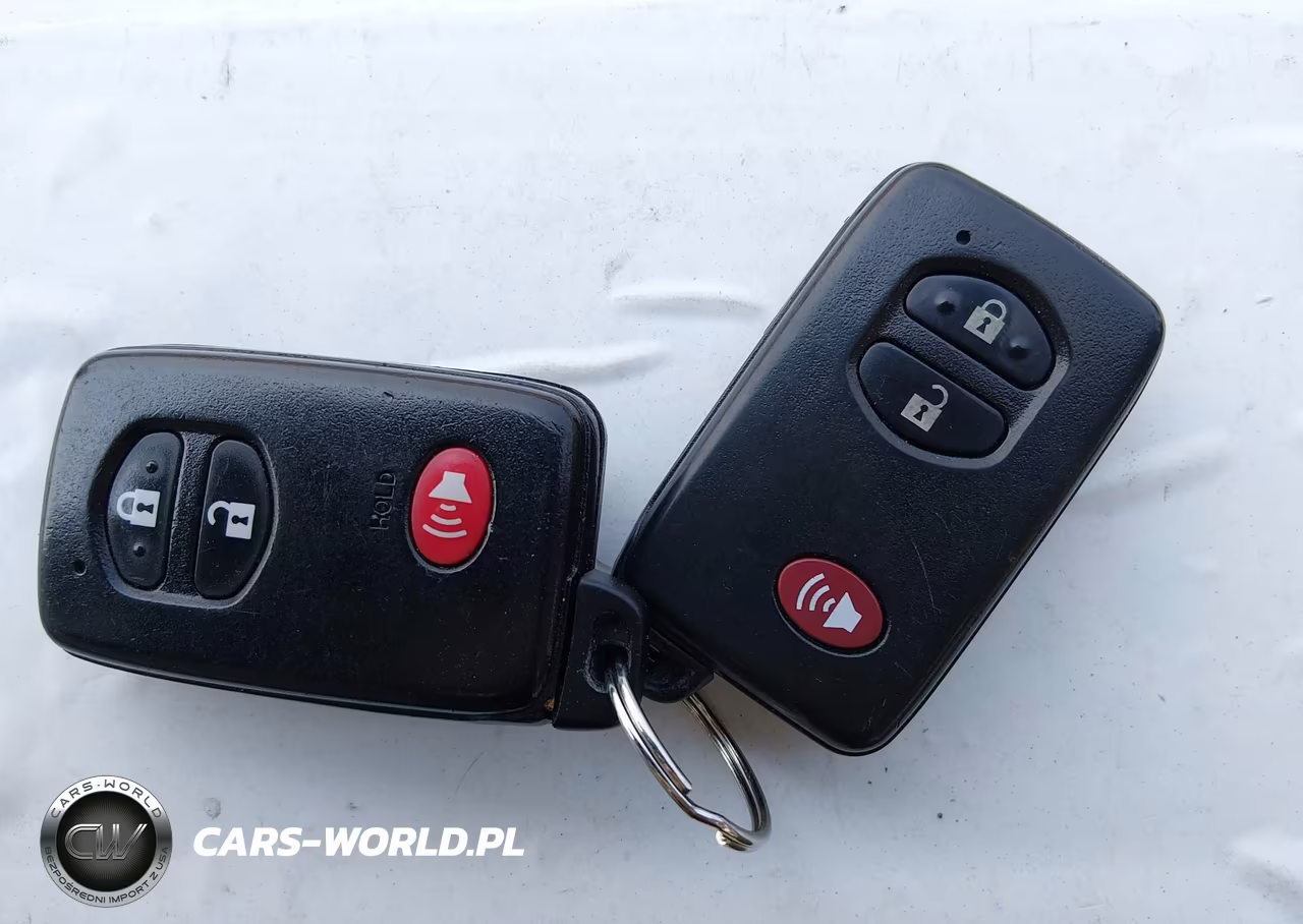 2015 Toyota Prius Two VIN:JTDKN3DU0F1890771 - 11
