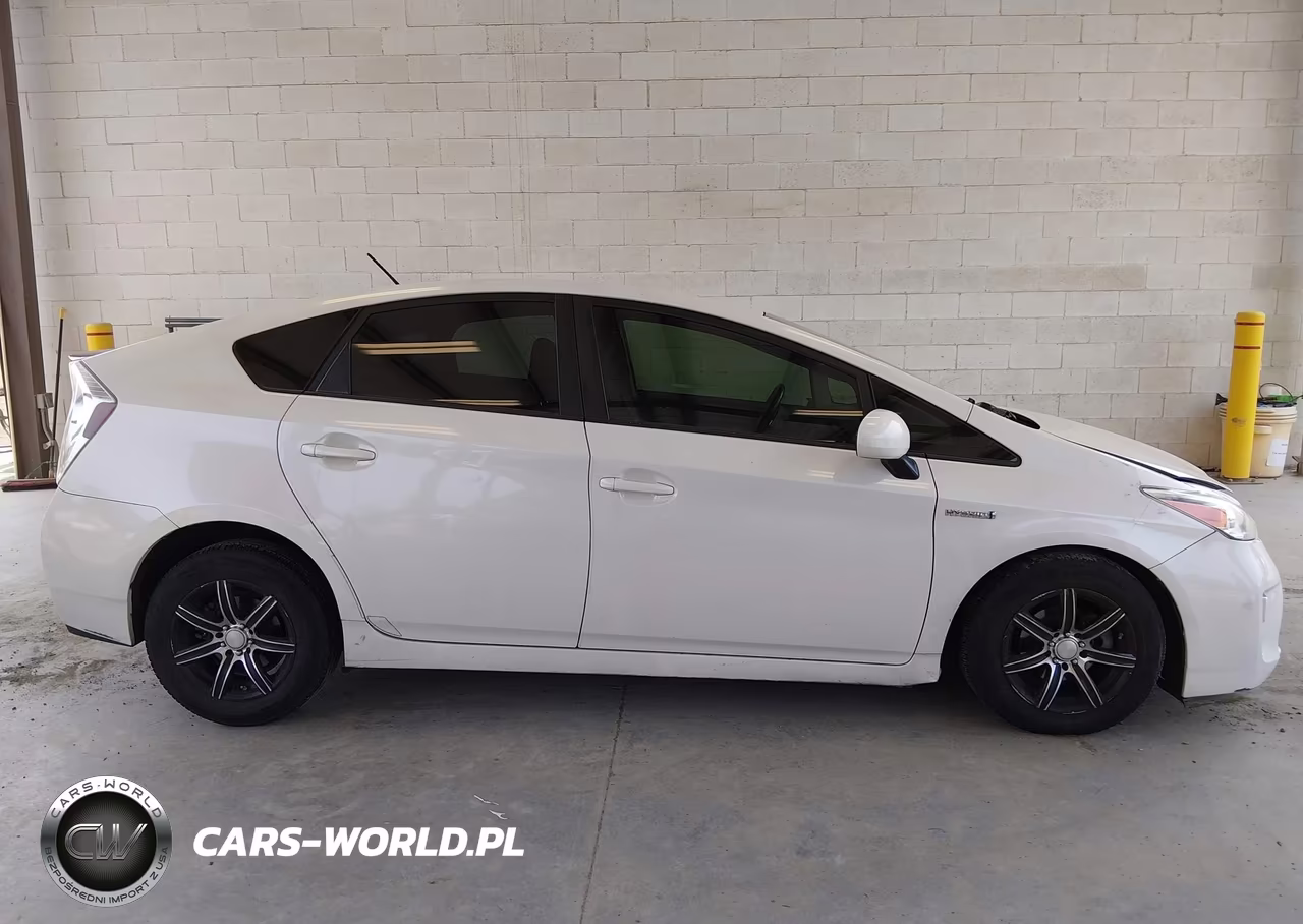 2015 Toyota Prius Two VIN:JTDKN3DU0F1890771 - 13