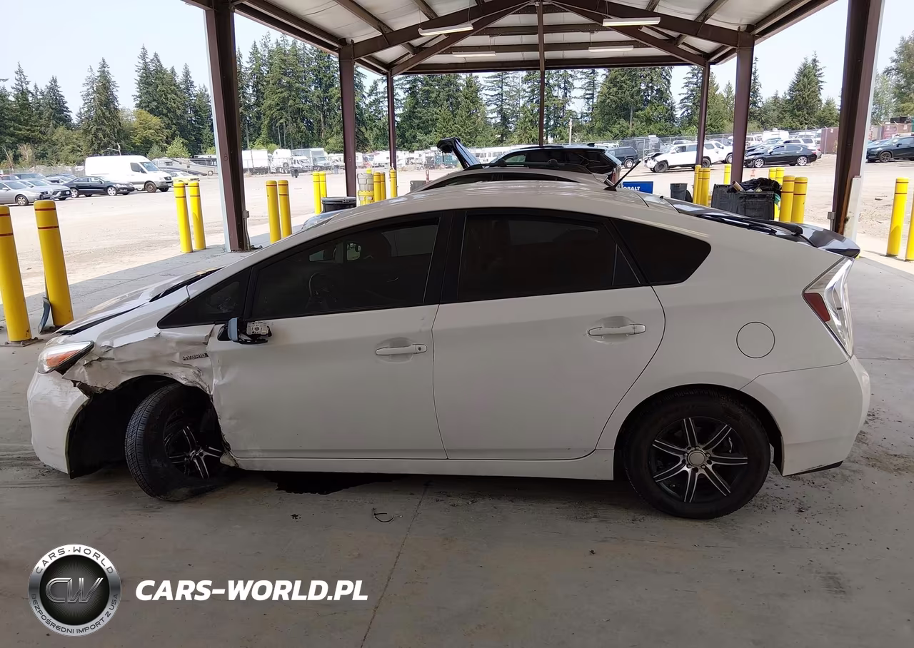 2015 Toyota Prius Two VIN:JTDKN3DU0F1890771 - 14
