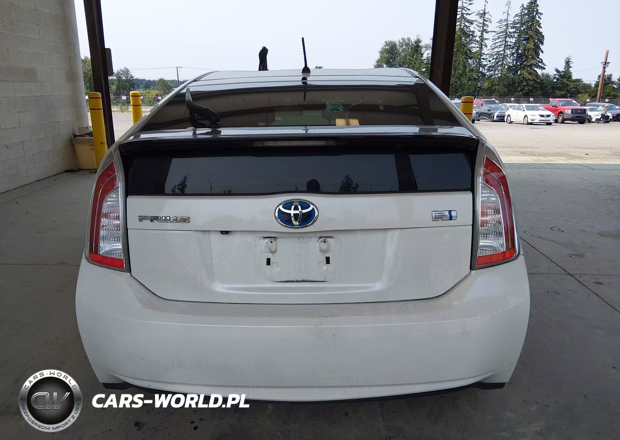 2015 Toyota Prius Two VIN:JTDKN3DU0F1890771 - 16