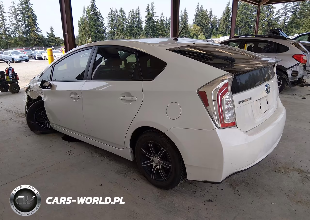 2015 Toyota Prius Two VIN:JTDKN3DU0F1890771 - 3