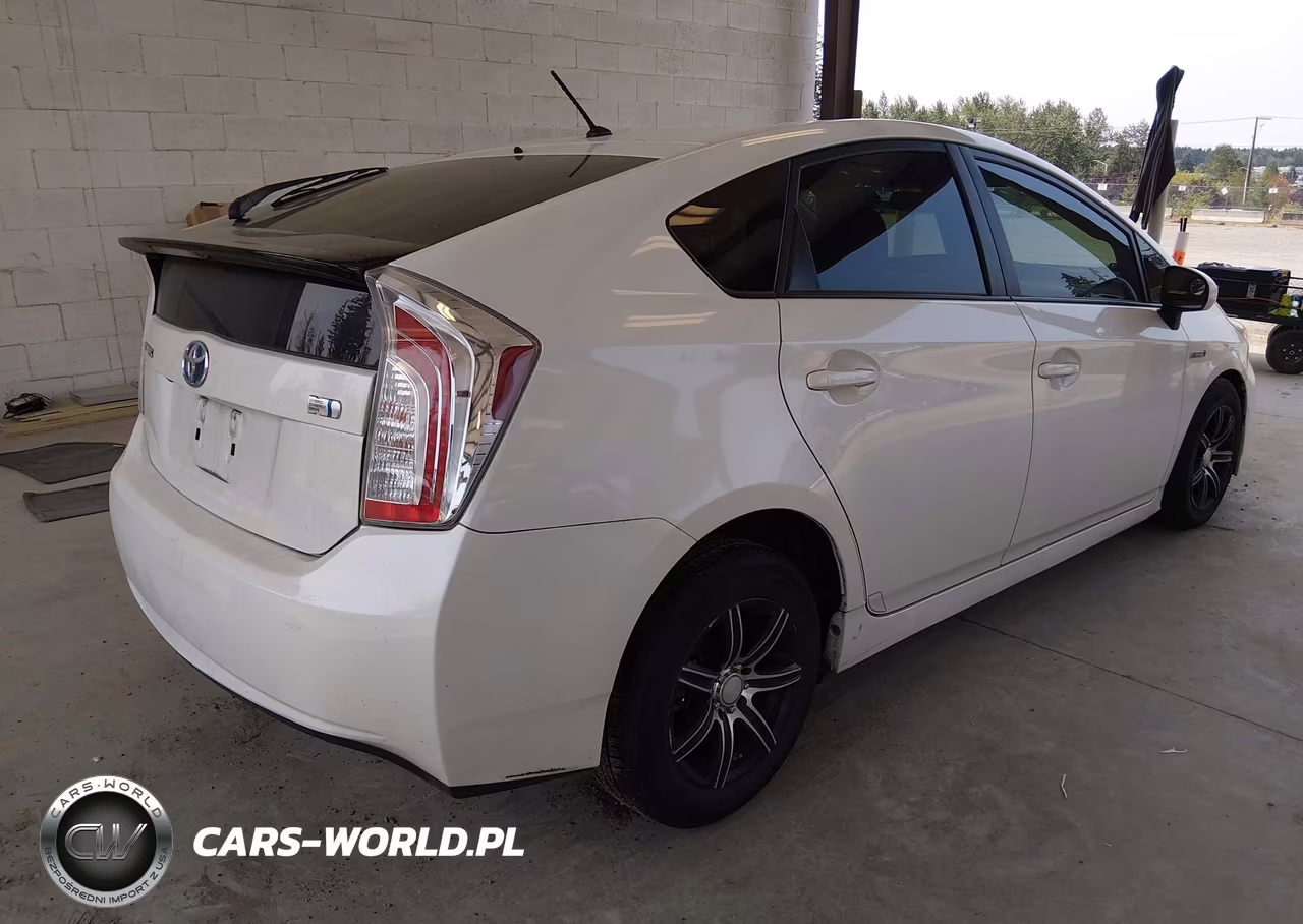2015 Toyota Prius Two VIN:JTDKN3DU0F1890771 - 4
