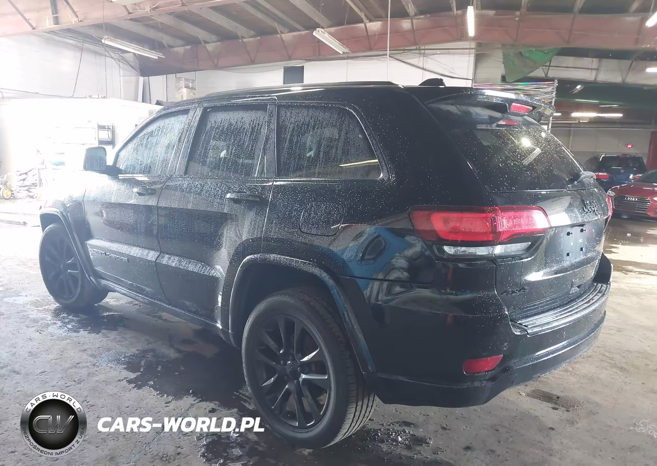 2020 Jeep Grand Cherokee Altitude 4X4 VIN:1C4RJFAG0LC240333 - 3