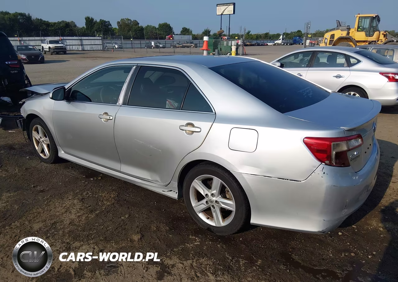 2014 Toyota Camry Se VIN:4T1BF1FK0EU446683 - 3