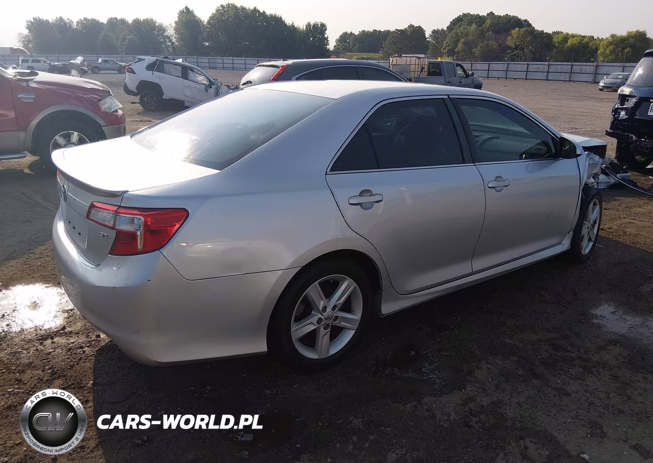 2014 Toyota Camry Se VIN:4T1BF1FK0EU446683 - 4