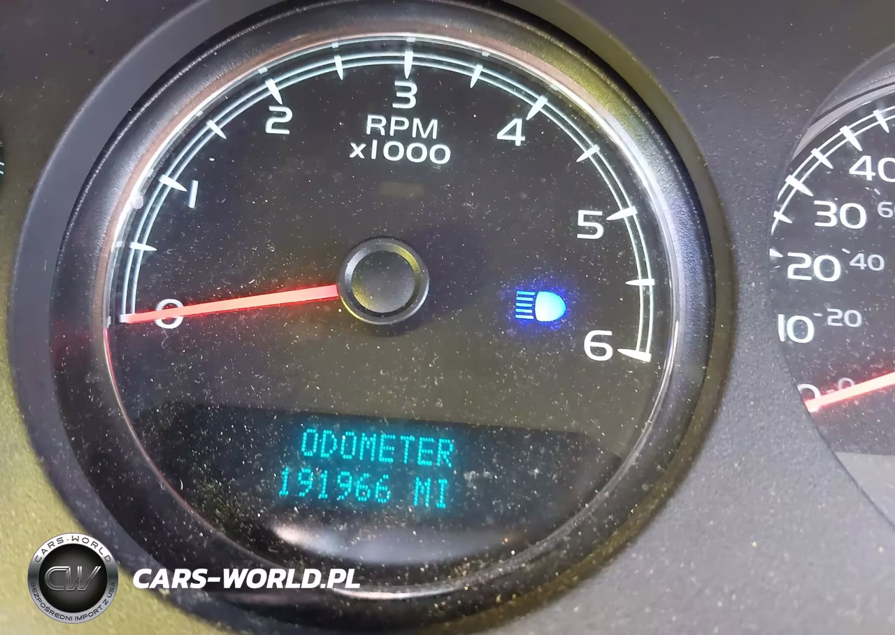 2011 Chevrolet Tahoe Ls VIN:1GNSCAE00BR308175 - 14
