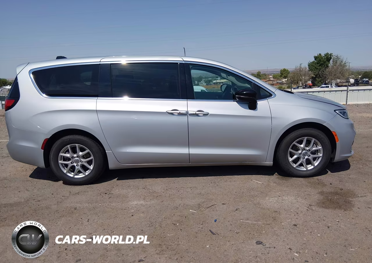 2024 Chrysler Pacifica Touring L VIN:2C4RC1BG0RR167380 - 13