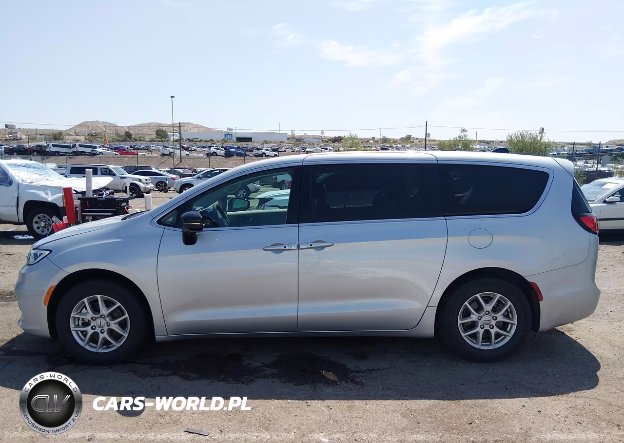 2024 Chrysler Pacifica Touring L VIN:2C4RC1BG0RR167380 - 14