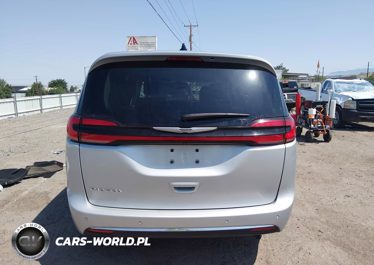 2024 Chrysler Pacifica Touring L VIN:2C4RC1BG0RR167380 - 16