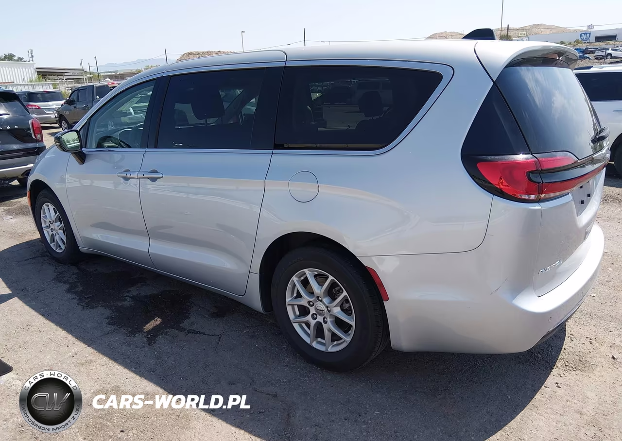 2024 Chrysler Pacifica Touring L VIN:2C4RC1BG0RR167380 - 3