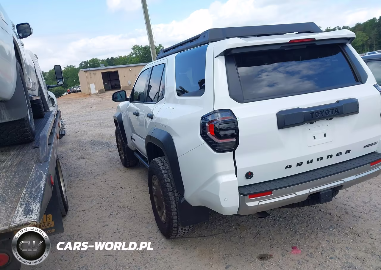 2025 Toyota 4Runner Hybrid Trailhunter VIN:JTEVB5BR6S5013278 - 3