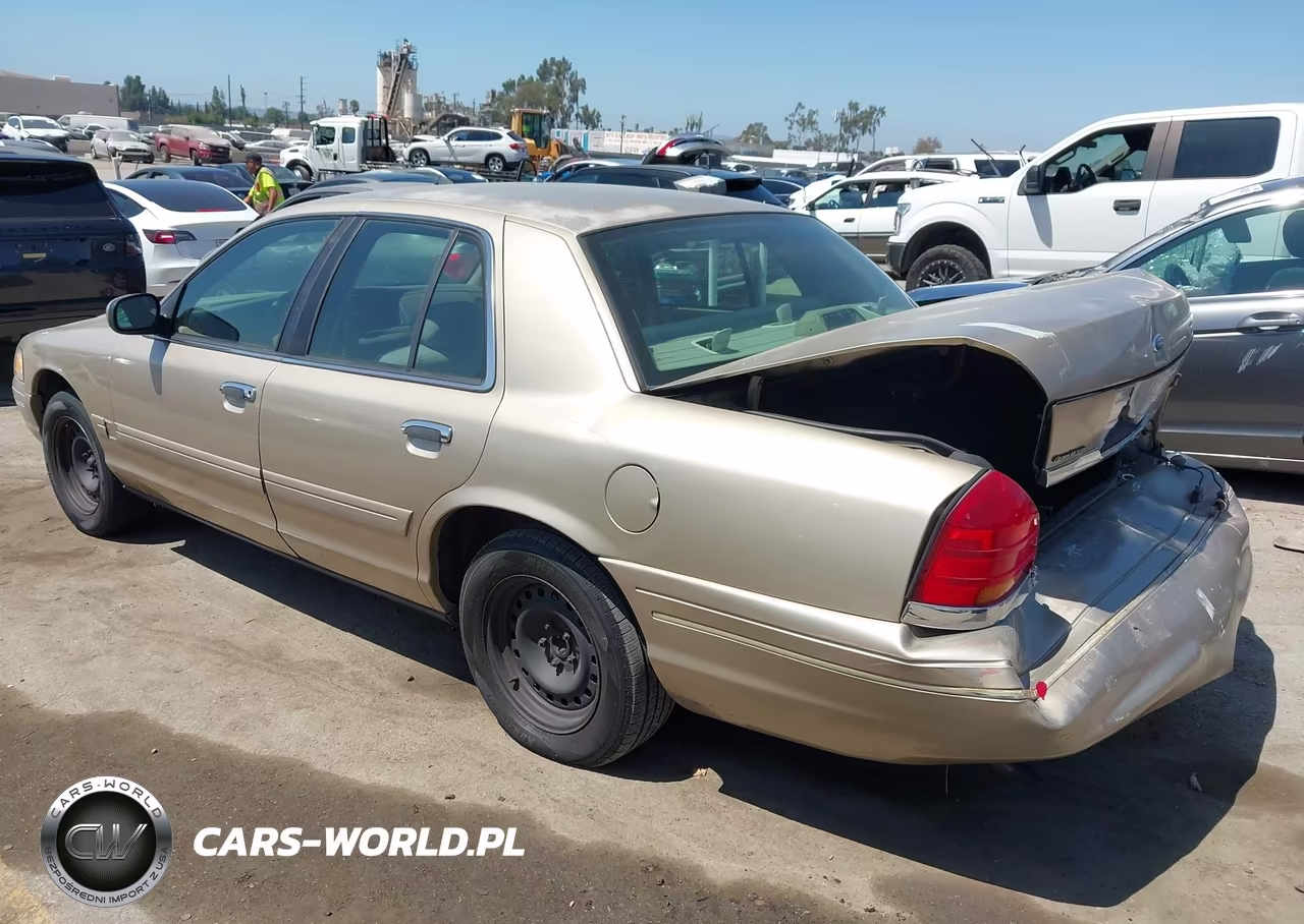 2000 Ford Crown Victoria Police Interceptor VIN:2FAFP71W2YX203346 - 3