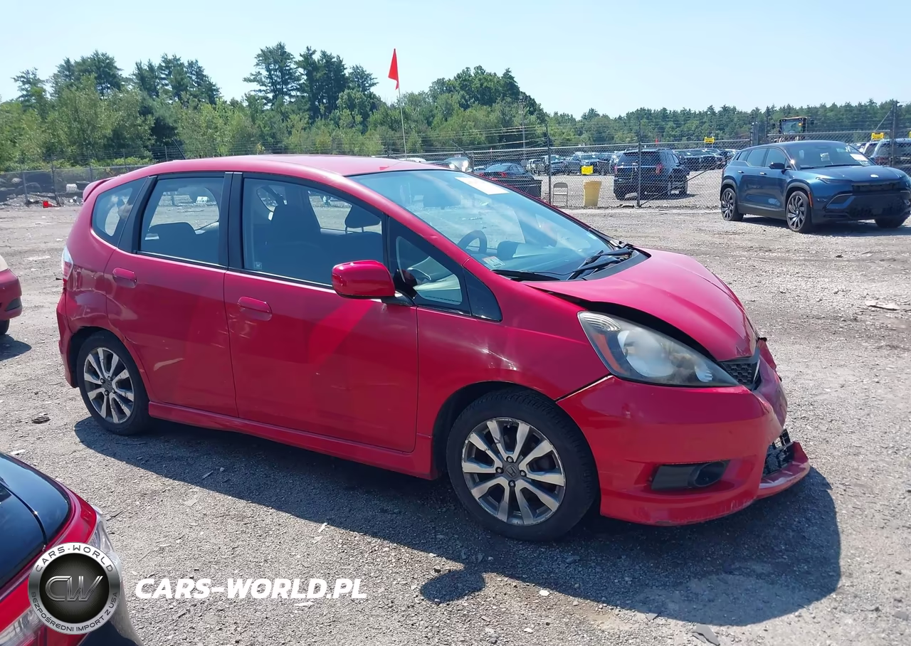2013 Honda Fit Sport VIN:JHMGE8H58DC073098 - 13