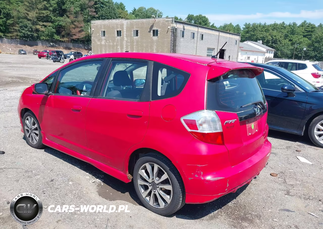 2013 Honda Fit Sport VIN:JHMGE8H58DC073098 - 3