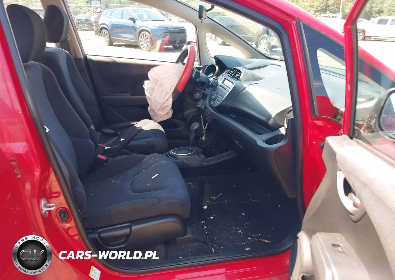 2013 Honda Fit Sport VIN:JHMGE8H58DC073098 - 5