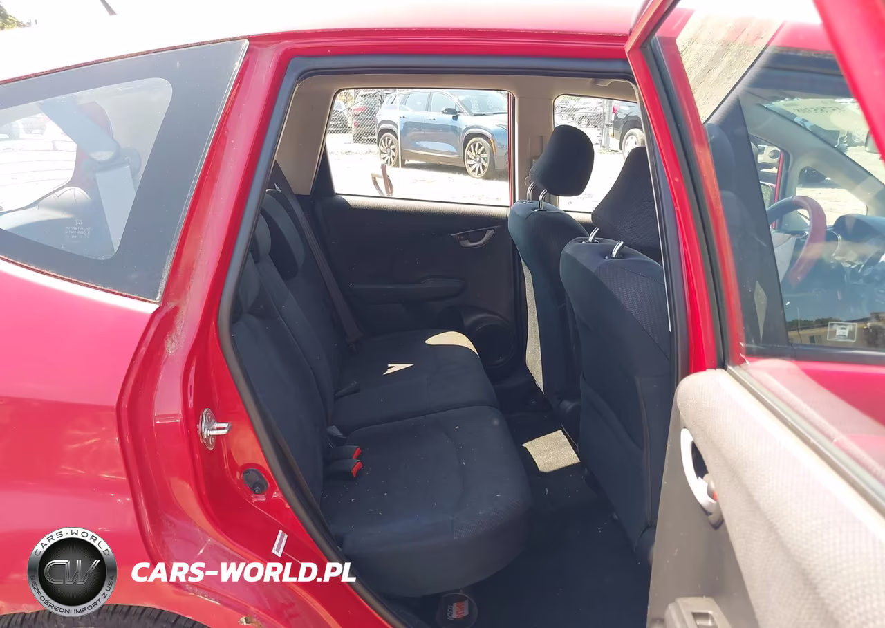 2013 Honda Fit Sport VIN:JHMGE8H58DC073098 - 8