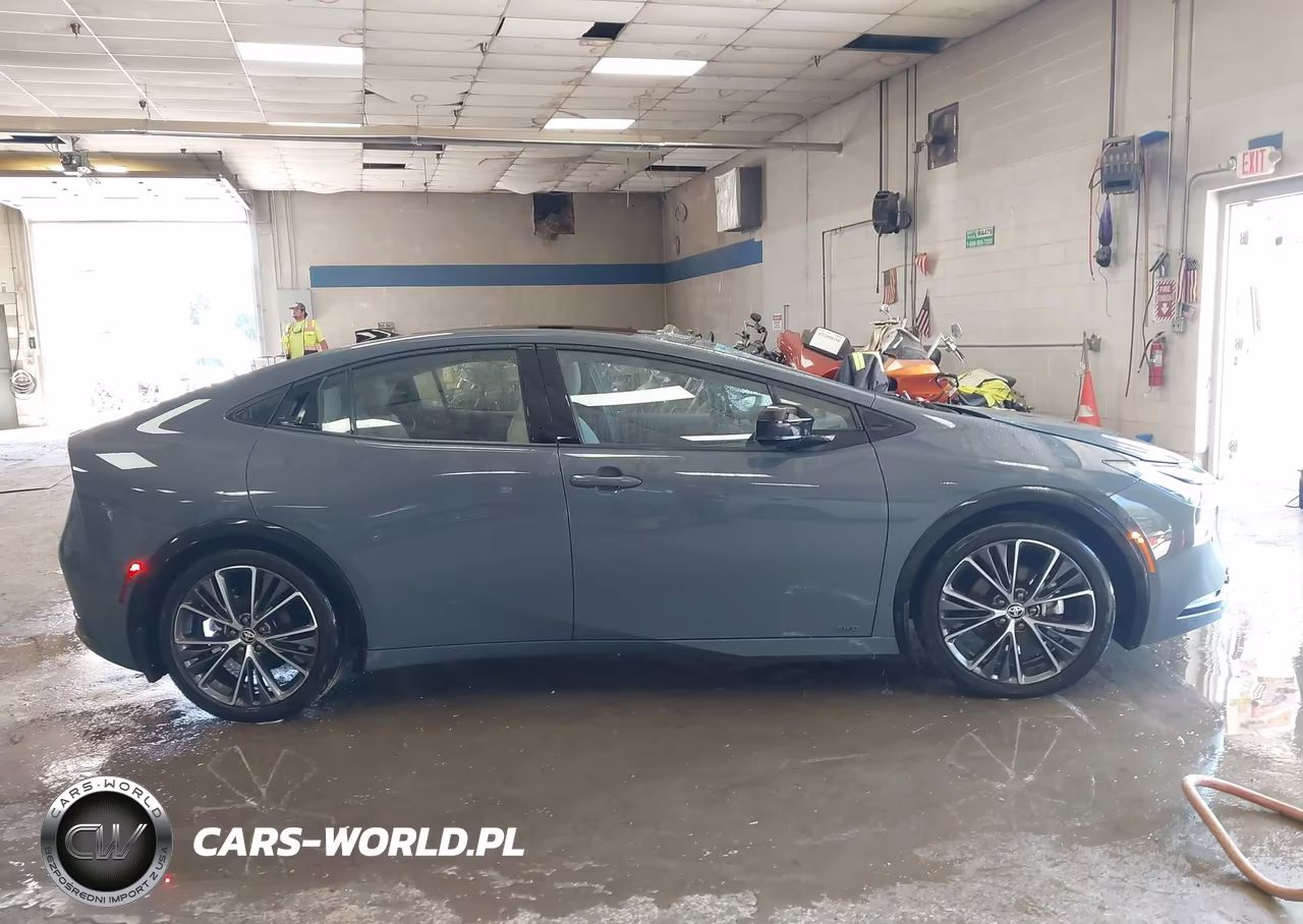 2026 Toyota Prius Limited Awd-E VIN:JTDADABU4T3034959 - 14