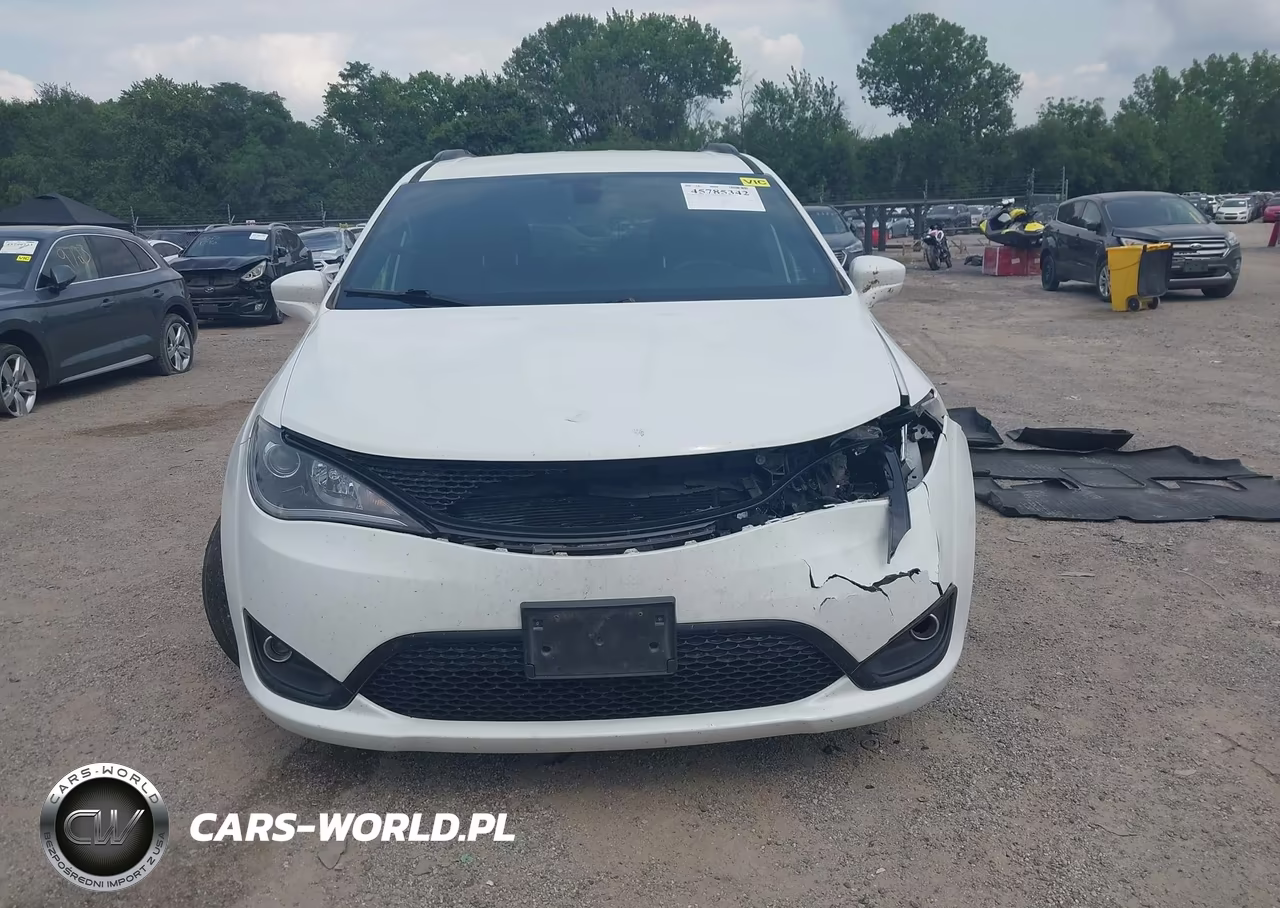2019 Chrysler Pacifica Touring L VIN:2C4RC1BG2KR507425 - 12