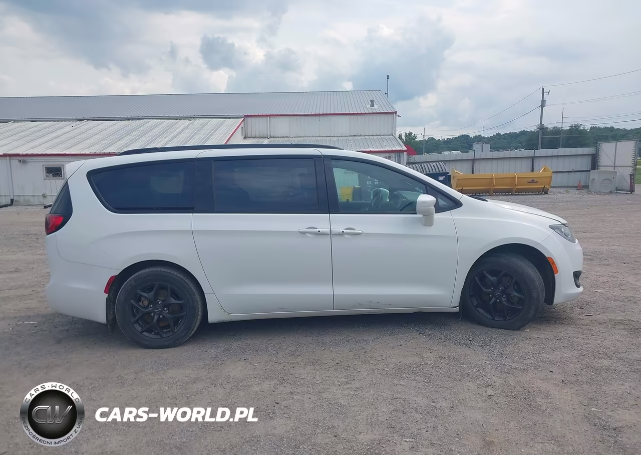 2019 Chrysler Pacifica Touring L VIN:2C4RC1BG2KR507425 - 13